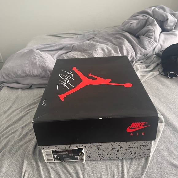 Selling these brand new fire red retros for 478 - Picture 4 of 4